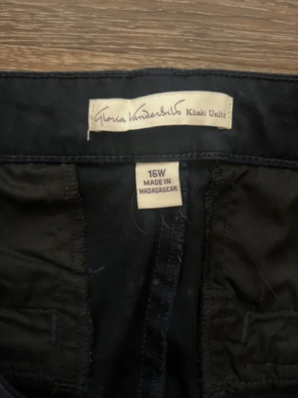 Women's Gloria Vanderbilt Capri Pants, Size 16W, Navy Blue, Pockets, Great Con! - Picture 2 of 4